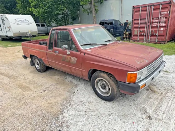 1985 Toyota Pickup Deluxe