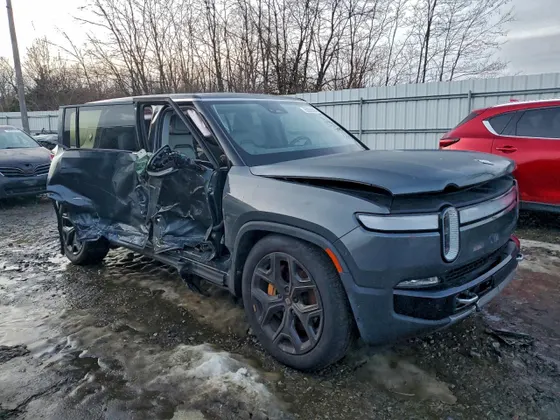 2023 Rivian R1S Adventure