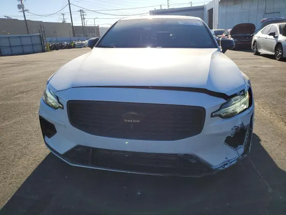 2024 Volvo S60 Recharge Plug-In Hybrid Ultimate Black Edition