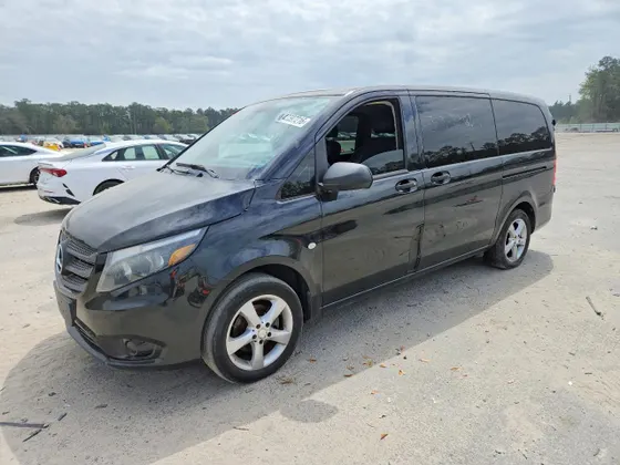 2018 Mercedes-Benz Metris Passenger Van METRIS