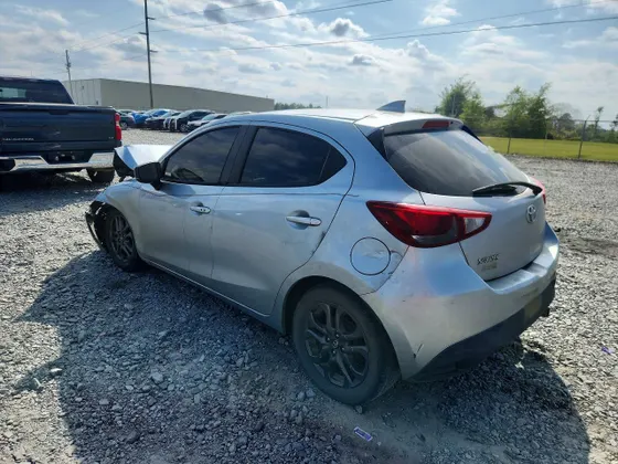 2020 Toyota Yaris Hatchback LE