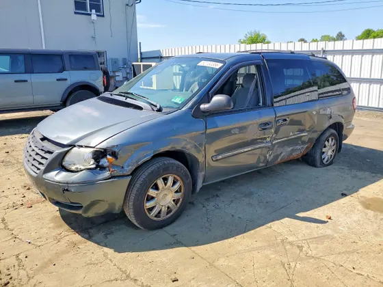 2005 Chrysler Town & Country Touring
