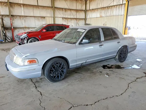 2003 Ford Crown Victoria Standard