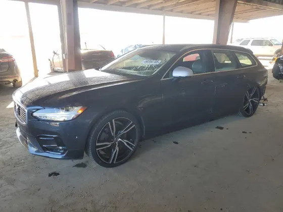 2018 Volvo V90 T6 R-DESIGN