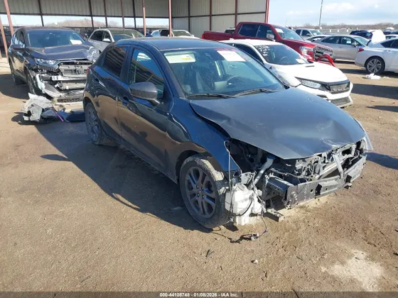 2020 Toyota Yaris Hatchback LE