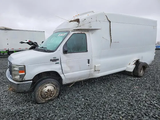 2011 Ford Econoline Commercial Cutaway ECONOLINE