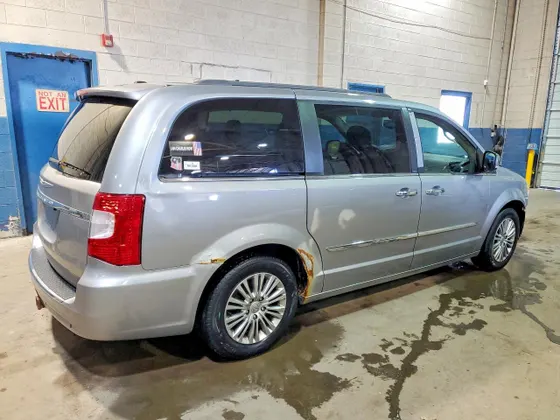 2013 Chrysler Town & Country Touring-L