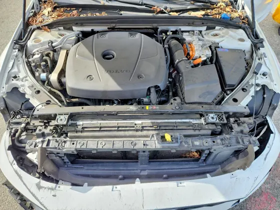 2024 Volvo S60 Recharge Plug-In Hybrid Plus Dark Theme