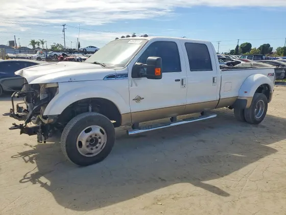 2014 Ford Super Duty F-350 DRW Platinum