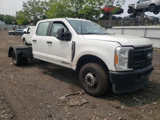 2023 Ford Super Duty F-350 DRW XL