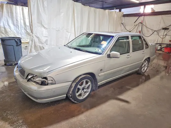2000 Volvo S70
