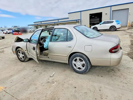 1997 Nissan Altima XE