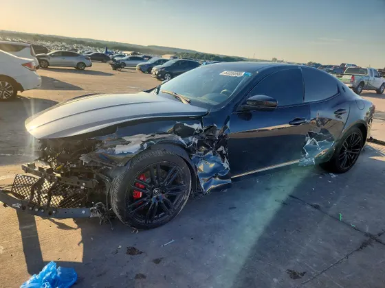 2022 Maserati Ghibli Modena