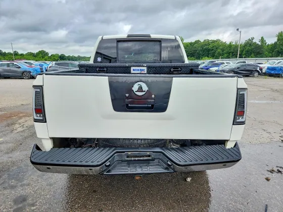 2012 Nissan Titan SL