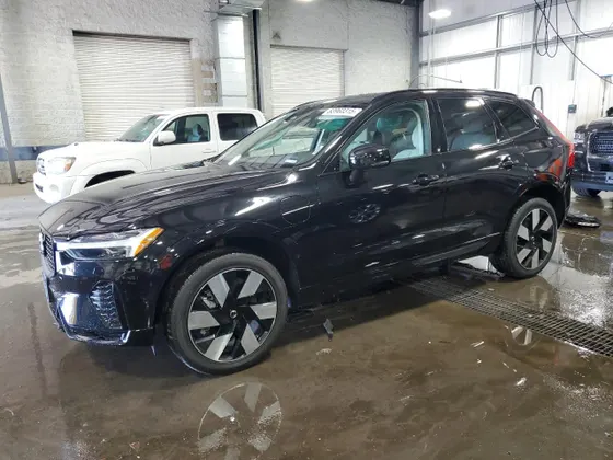 2025 Volvo XC60 Plug-In Hybrid Plus