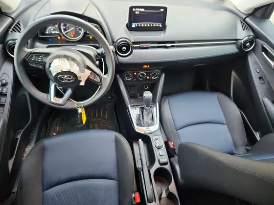 2020 Toyota Yaris Hatchback LE
