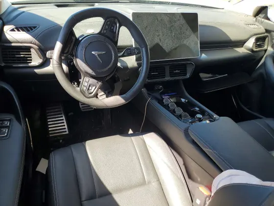 2024 VinFast VF 8 Eco