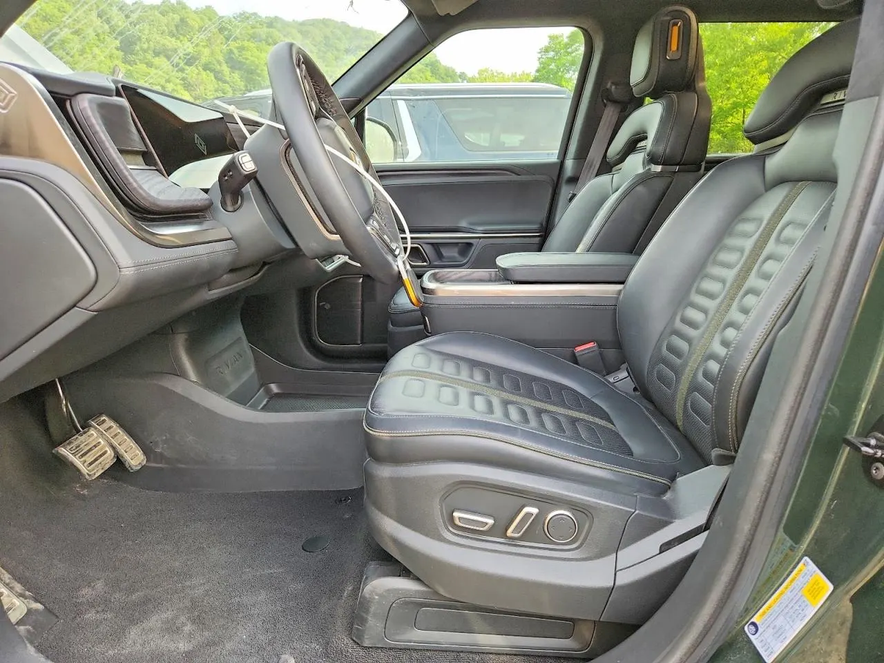 2024 Rivian R1S Adventure