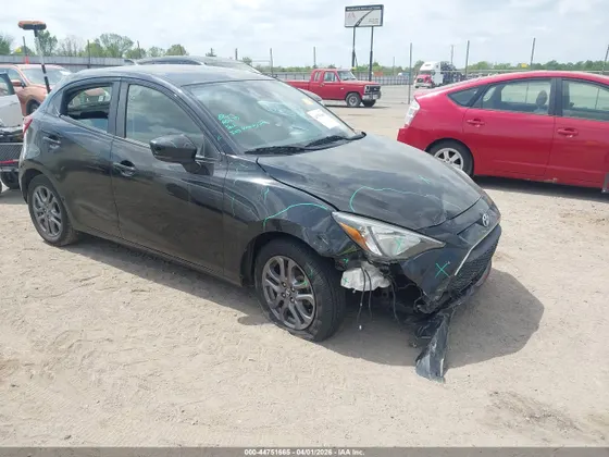 2020 Toyota Yaris Hatchback LE