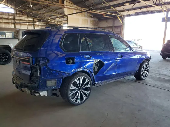2023 BMW X7 M60i