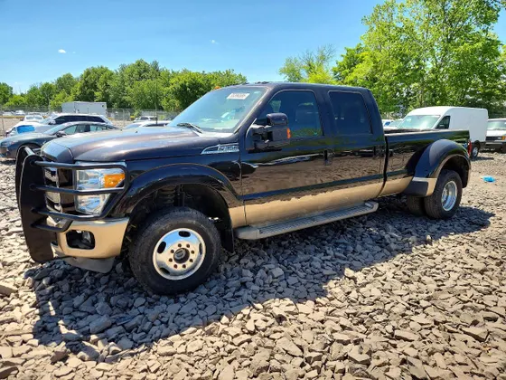 2014 Ford Super Duty F-350 DRW Platinum
