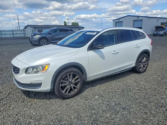 2015 Volvo V60 Cross Country T5