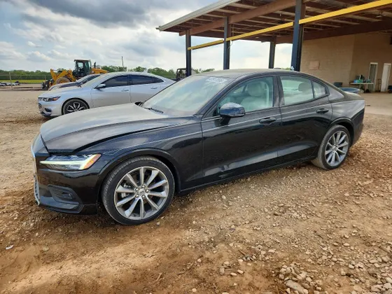 2021 Volvo S60 Momentum