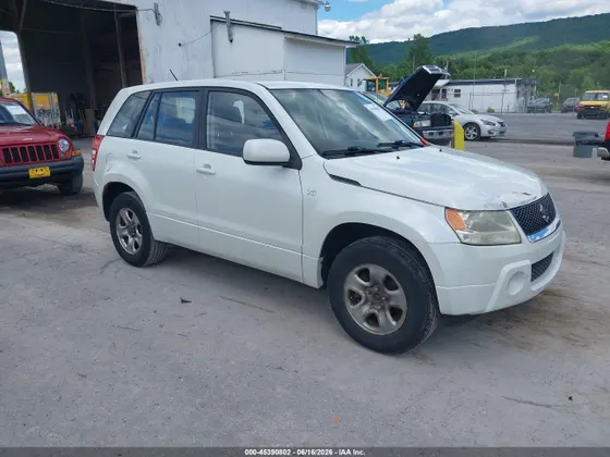 2008 Suzuki Grand Vitara w/Spare & Cargo Covers