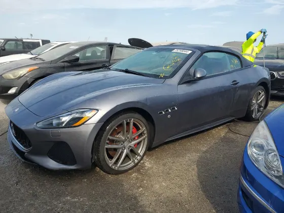 2019 Maserati GranTurismo Convertible Sport