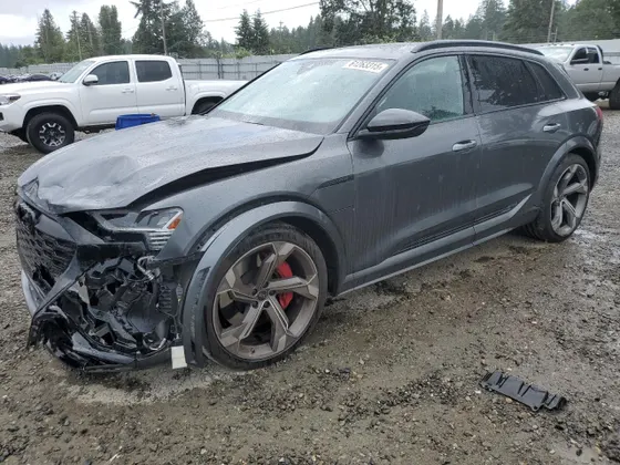 2024 Audi SQ8 E-TRON PRESTIGE