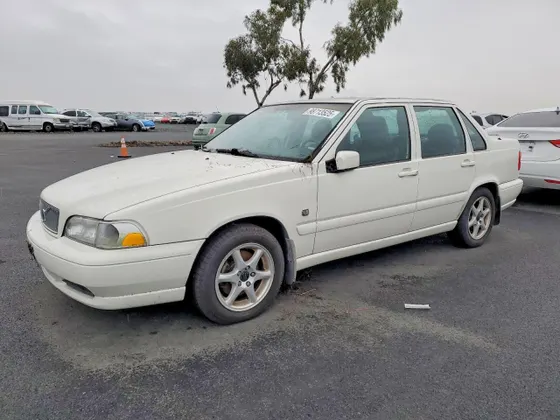 2000 Volvo S70
