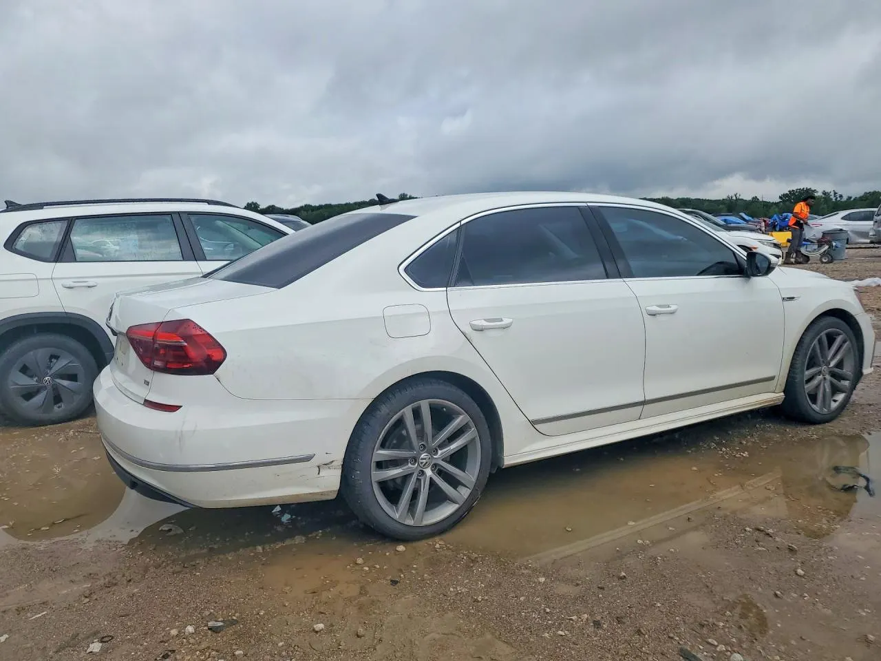 2017 Volkswagen Passat R-Line w/Comfort Pkg
