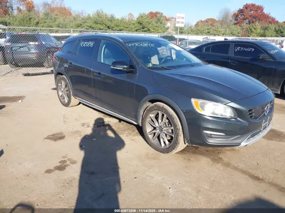 2015 Volvo V60 Cross Country T5