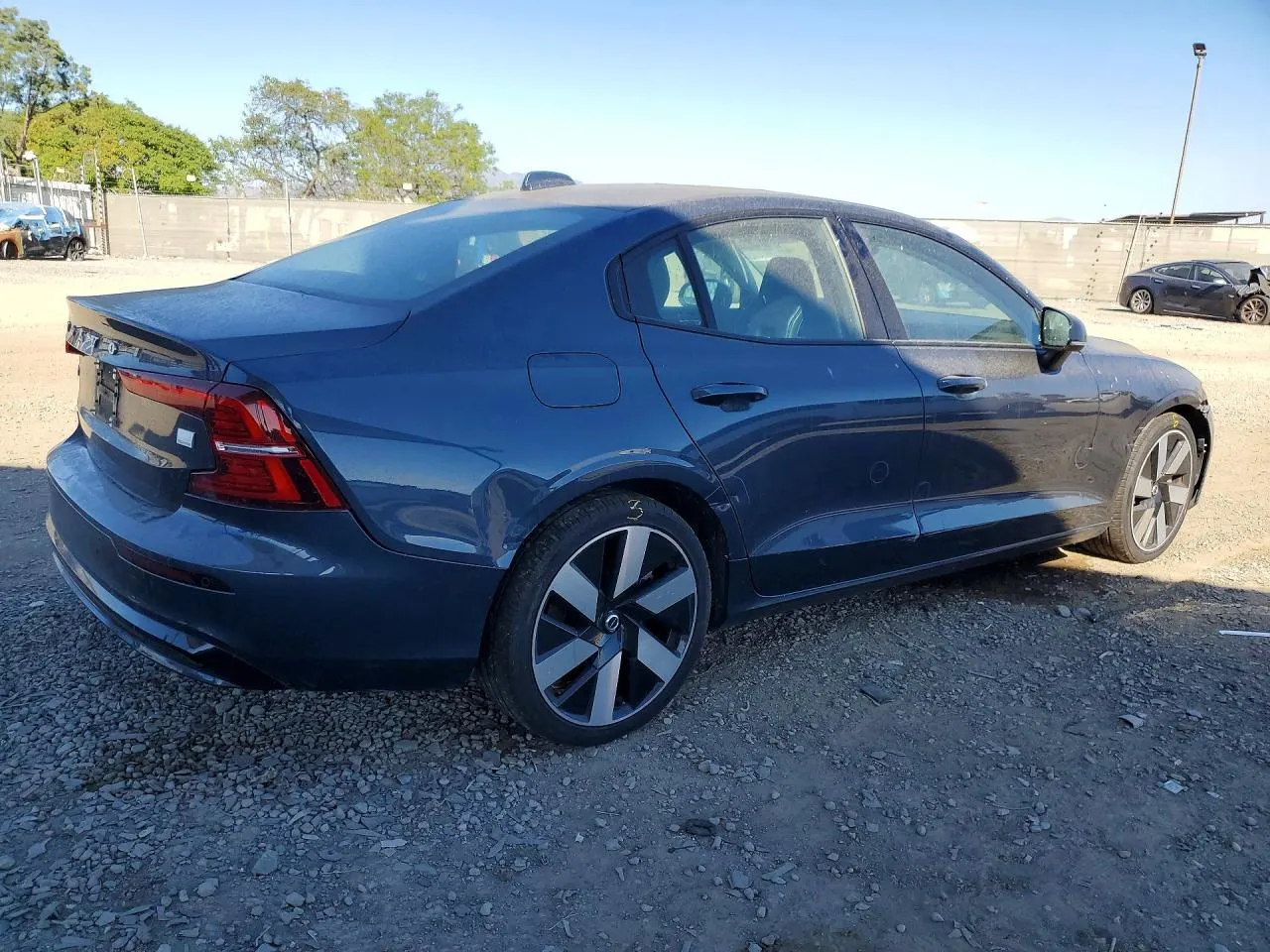 2024 Volvo S60 Recharge Plug-In Hybrid Core Dark Theme