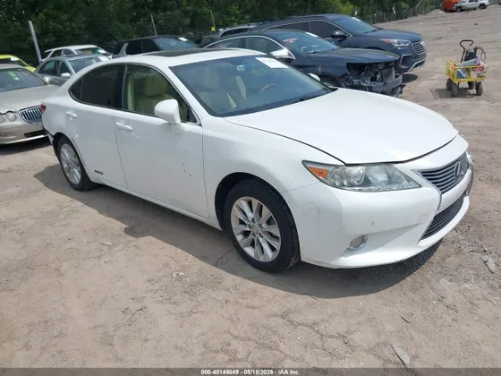 2013 Lexus ES 300h Hybrid