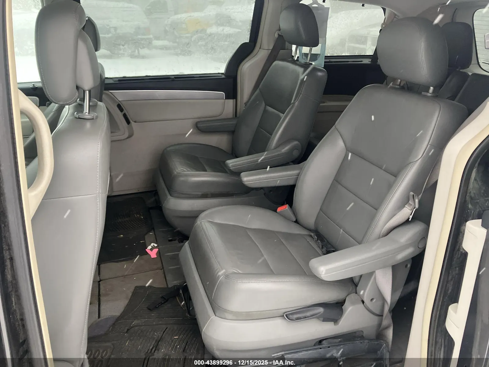 2011 Volkswagen Routan SEL w/Navigation