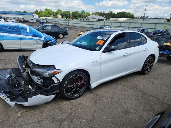2022 Alfa Romeo Giulia Veloce