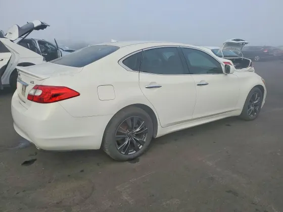 2011 INFINITI M56
