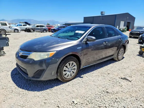 2014 Toyota Camry Hybrid LE