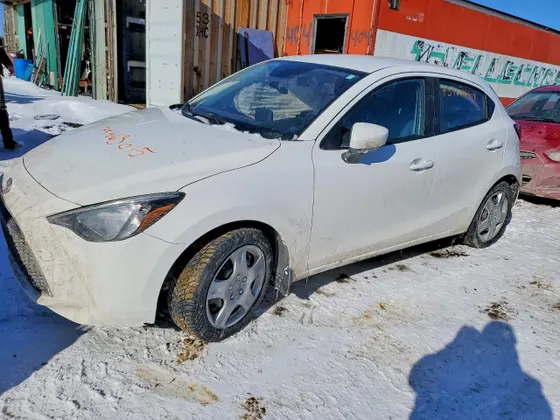 2020 Toyota Yaris Hatchback LE