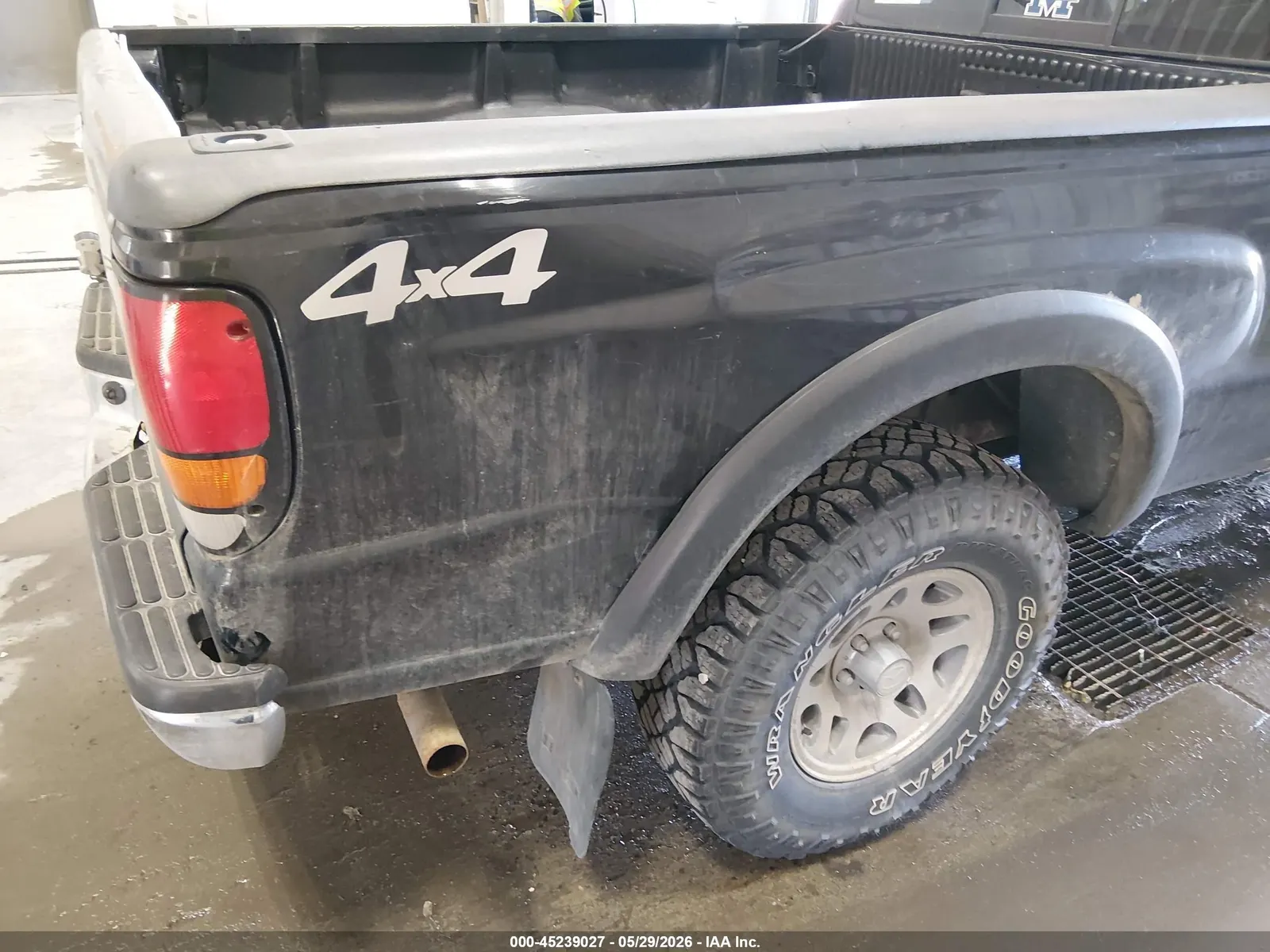 1998 Mazda B-Series 4WD Truck SE