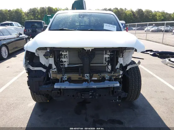 2023 Nissan Titan SV