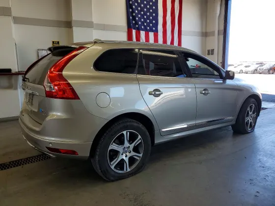 2015 Volvo XC60 T6 Platinum