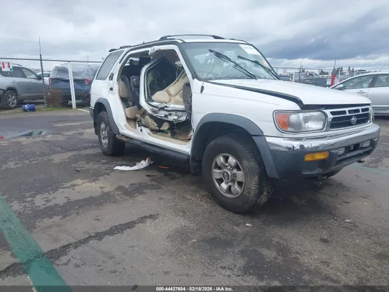 1999 Nissan Pathfinder XE