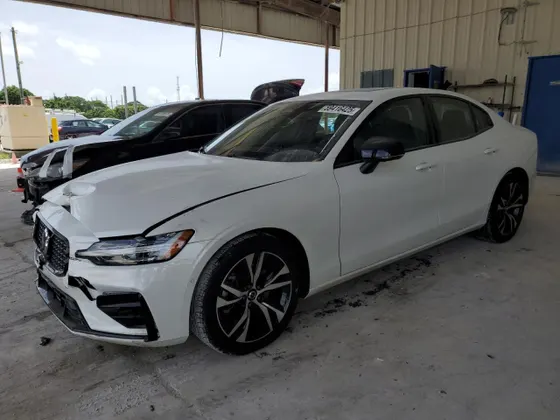 2025 Volvo S60 Plus