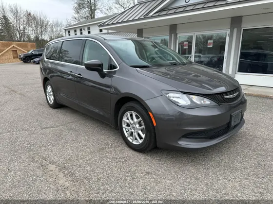 2022 Chrysler Voyager LX