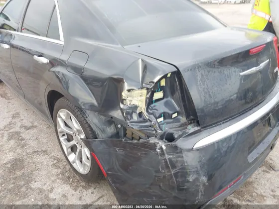 2017 Chrysler 300 300C Platinum