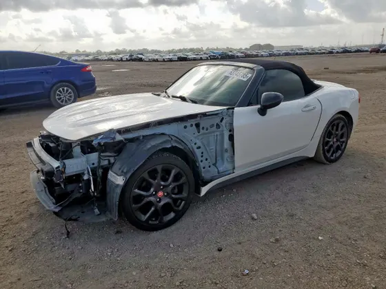 2019 FIAT 124 Spider Lusso