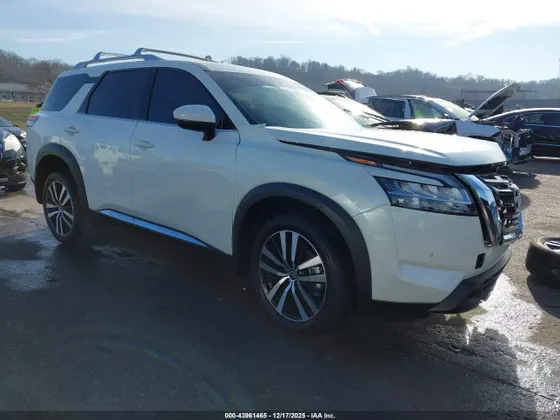 2024 Nissan Pathfinder Platinum