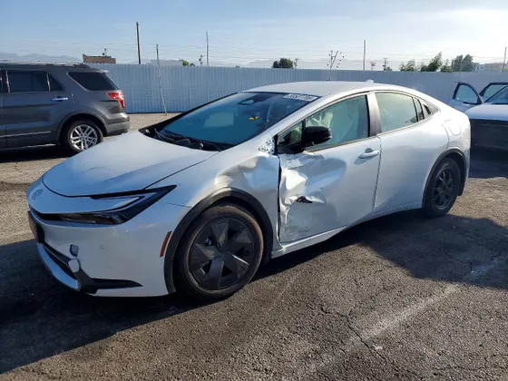 2025 Toyota Prius Plug-In Hybrid SE